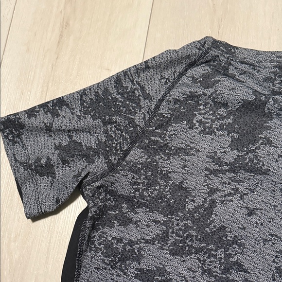 Kid’s Nike Black and Gray Camo Tee Size L - Picture 6 of 8